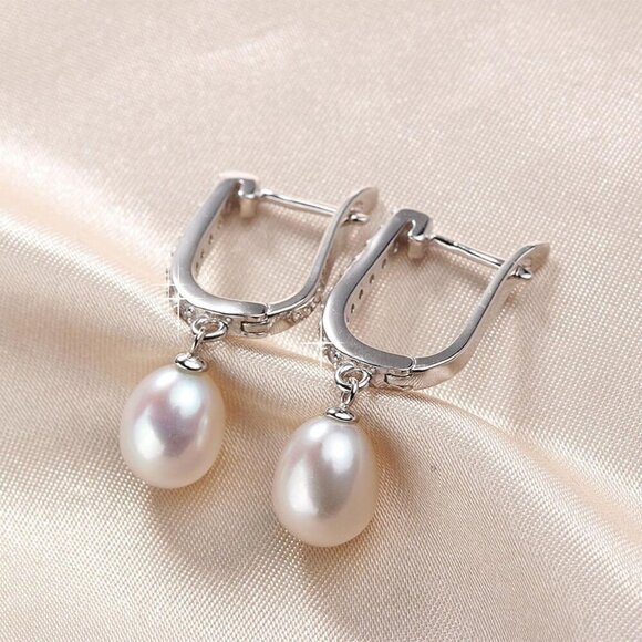 Timeless Freshwater Pearl Pendant Necklace & Earrings Set for Weddings and Gifts - Picture 7 of 7